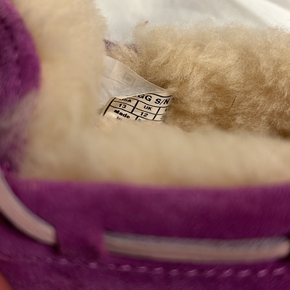 UGGS Slippers - Picture 5 of 5